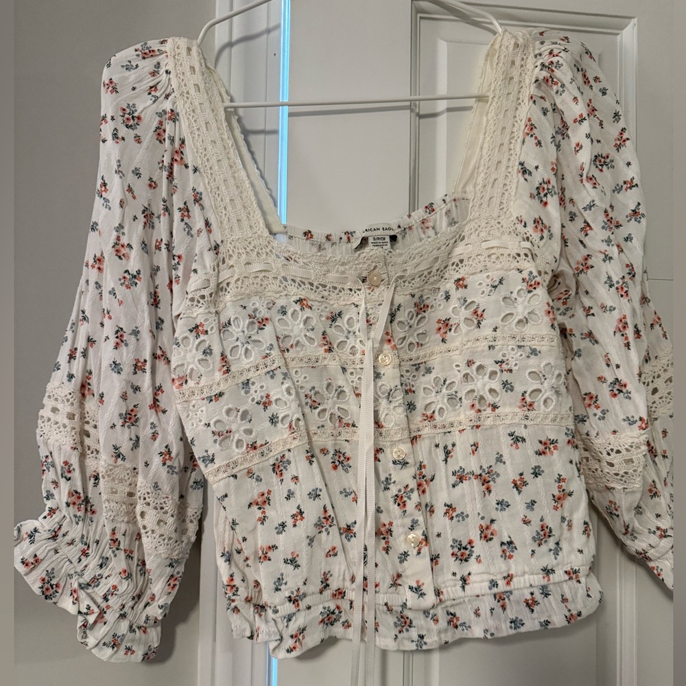 BRAND NEW! American Eagle Floral Blouse, Size Small